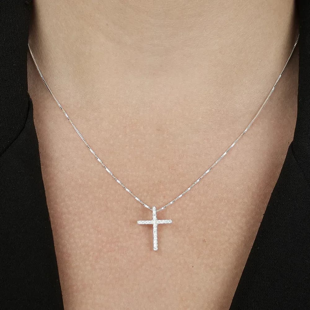 Colar de Cruz Cravejada de Zircônias em Prata 925 - imagem 2