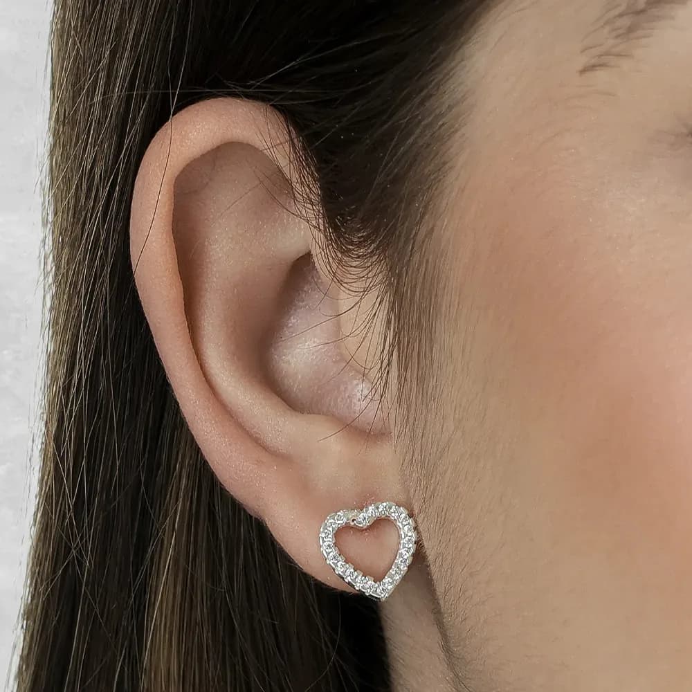 Brinco de Coração Cravejado de Zircônias em Prata 925 - imagem 2