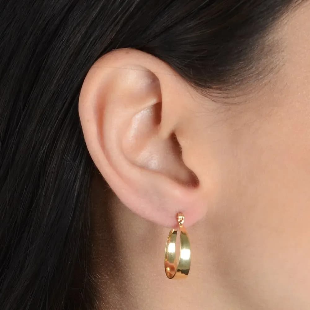 Brinco Dourado de Argola Média Lisa Chapada - imagem 2